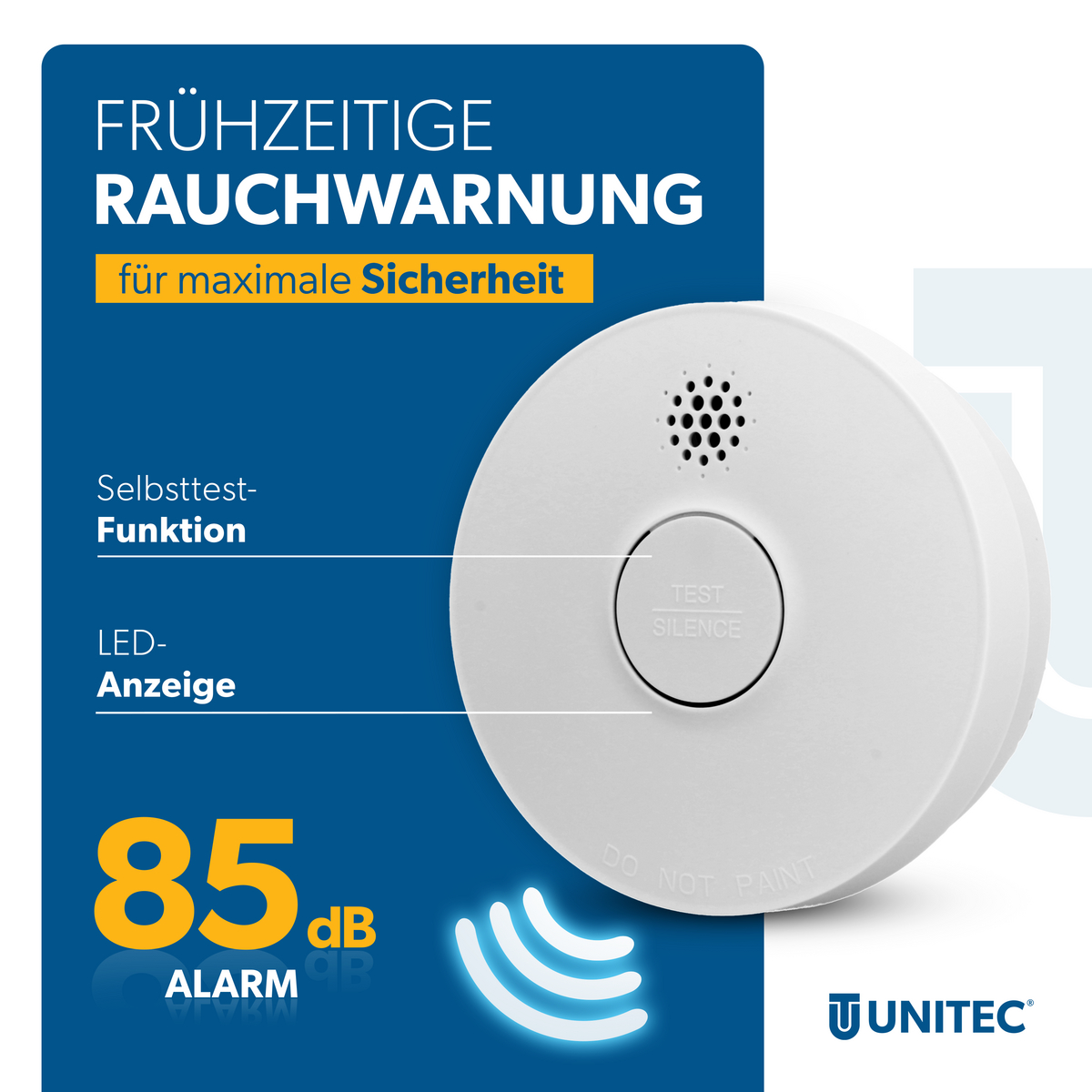Ein weißer Rauchmelder mit Test/Stumm-Knopf und LED-Anzeige.