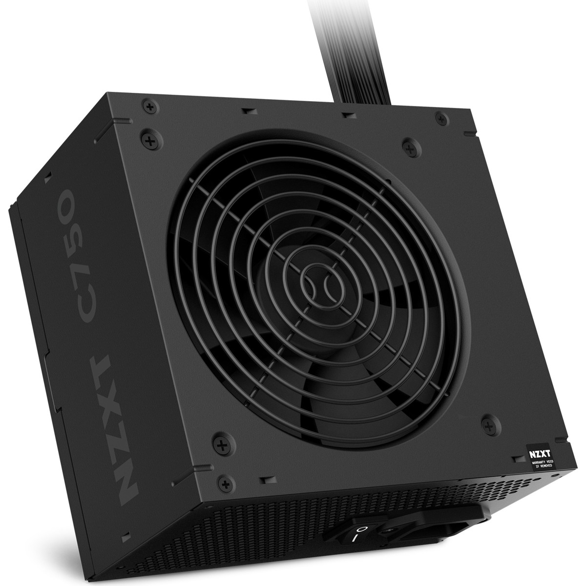 Schwarzes Netzteil mit Lüfter und Kabeln, mit NZXT C750-Beschriftung.