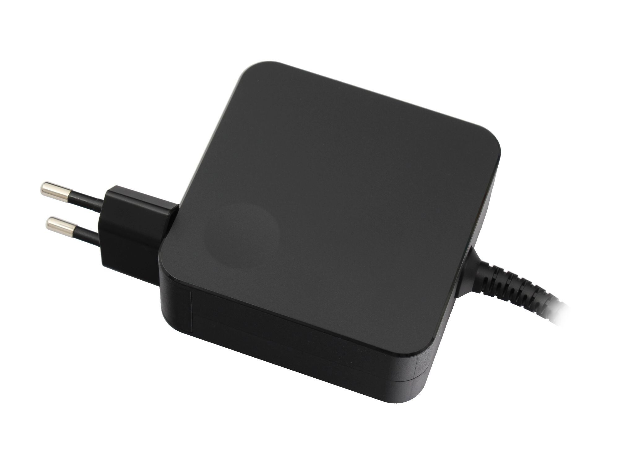 Schwarzes Netzteil mit zwei silbernen Stiften und einem Kabel.