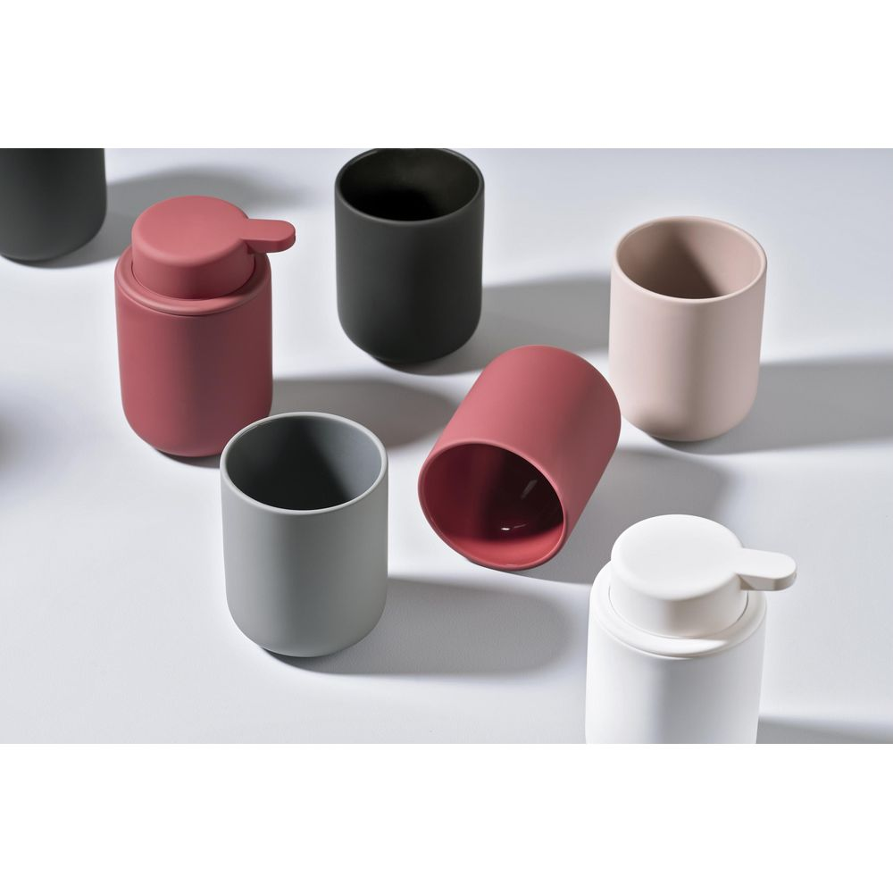 Sechs runde Behälter in verschiedenen Farben: Rosa, Grau, Schwarz, Beige und Weiß.