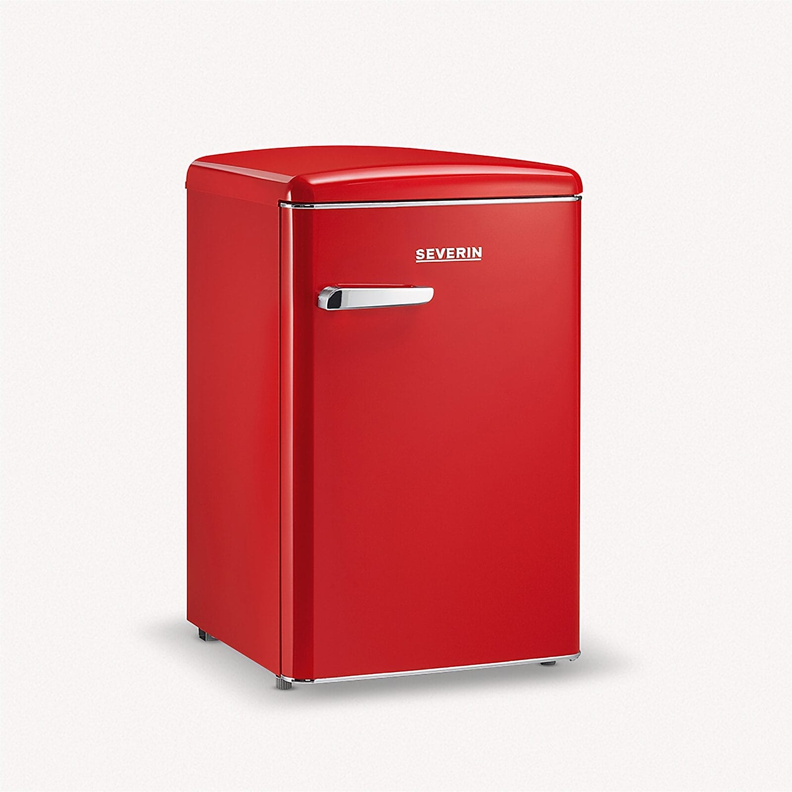 Ein roter Retro-Kühlschrank mit silbernem Griff und Severin-Logo.