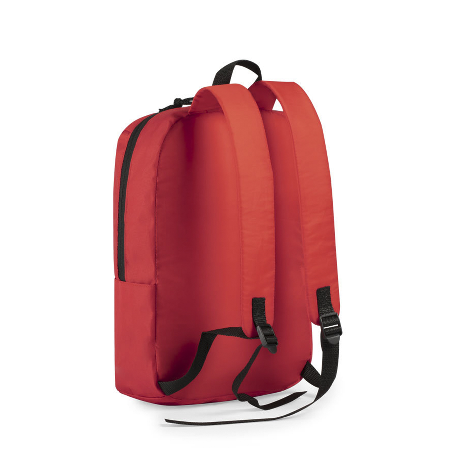 Uno zaino rosso con spallacci e cerniere nere, isolato su sfondo bianco.