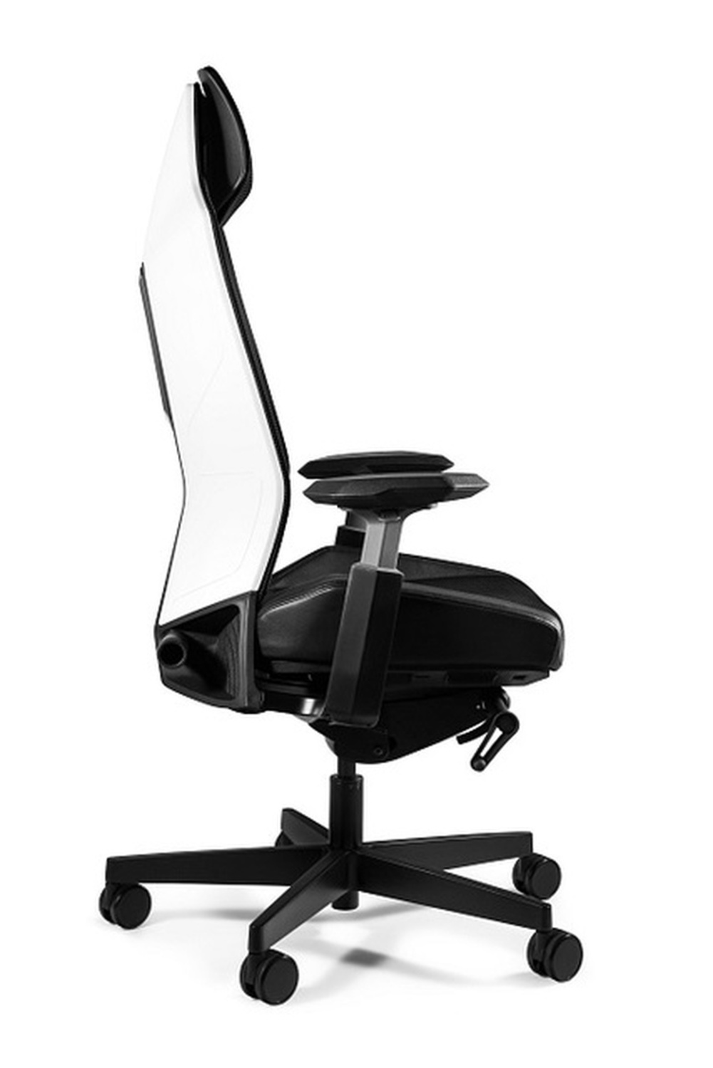 Czarny fotel biurowy z białymi akcentami na wysokim oparciu.