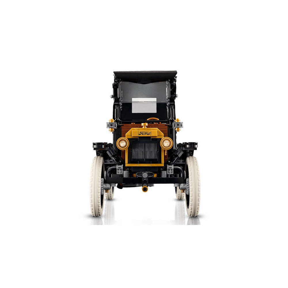 Czarny Ford Model T z białymi oponami, widok z przodu.