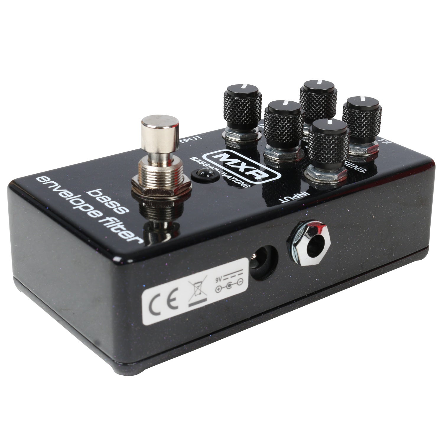 Zwarte MXR Bass Envelope Filter met 5 knoppen en voetschakelaar.