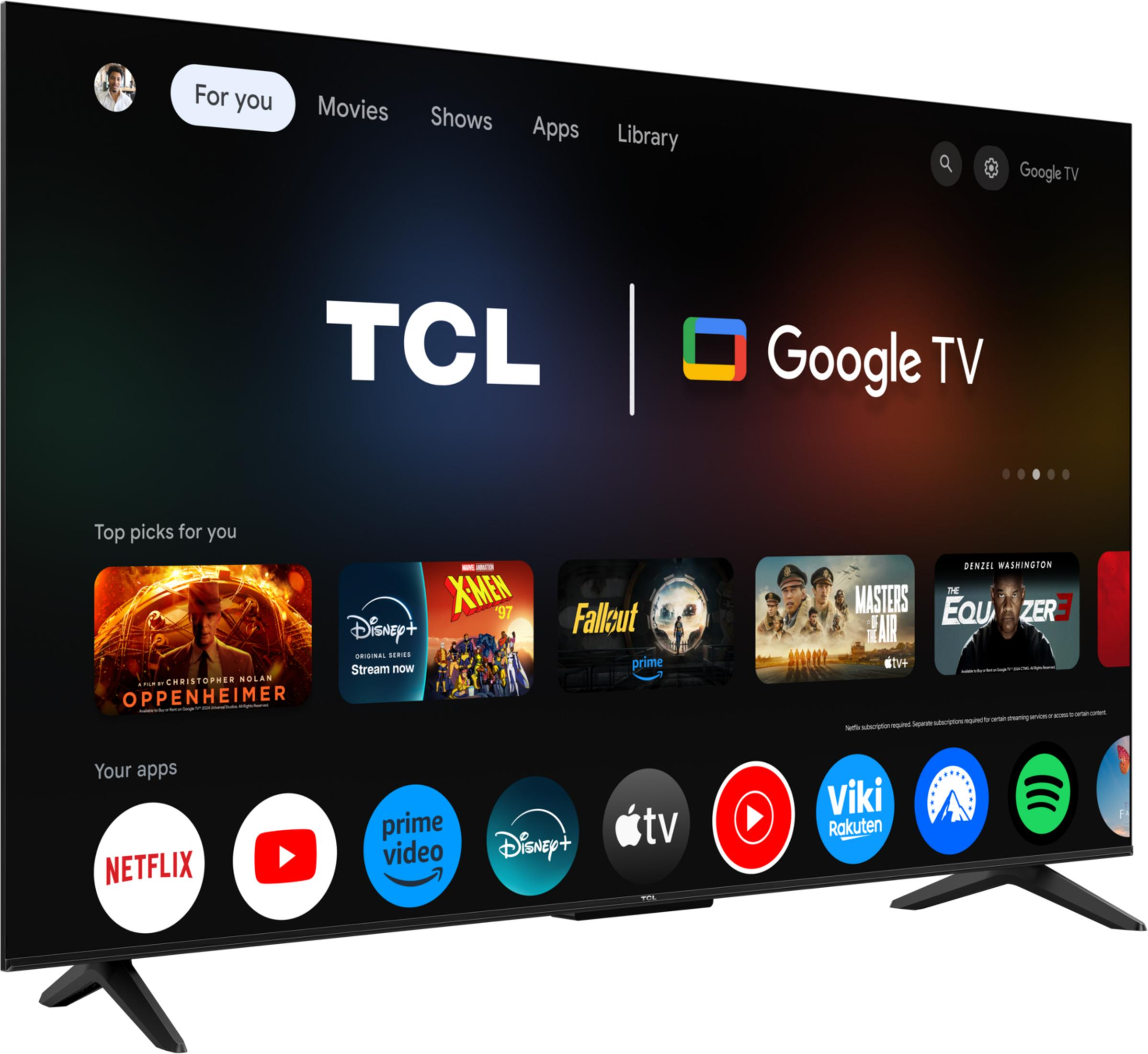 Ein TCL Google TV mit verschiedenen Apps und Filmen wie Oppenheimer, X-Men und Fallout.