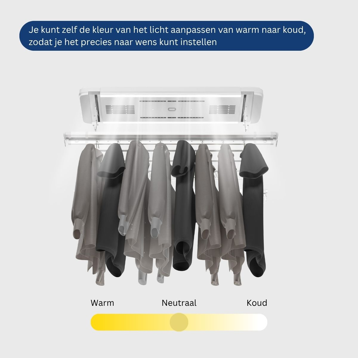 Des vêtements pendent sur un portant avec une barre lumineuse au-dessus.