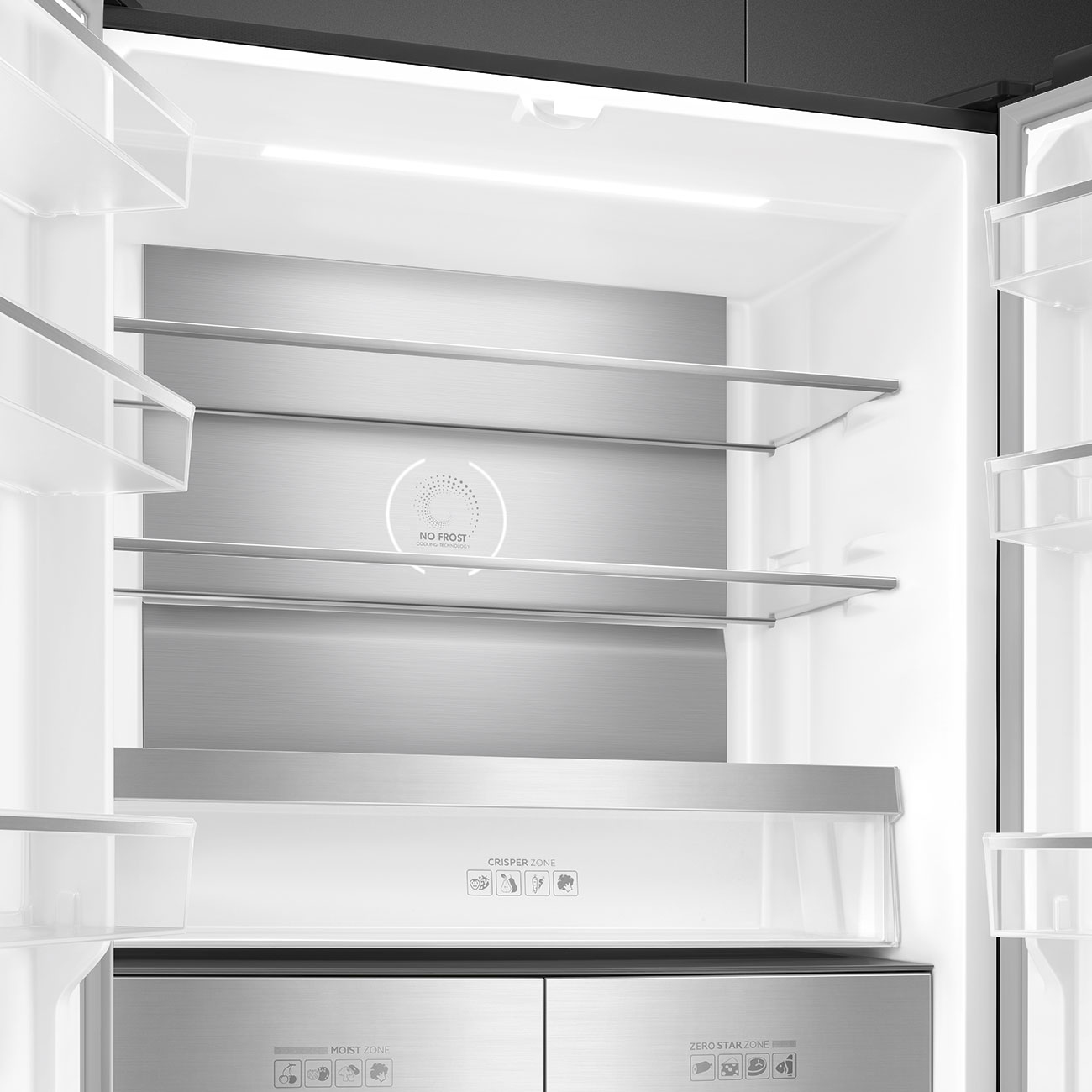 Interno vuoto del frigorifero con ripiani in vetro, cassetti e illuminazione a LED.