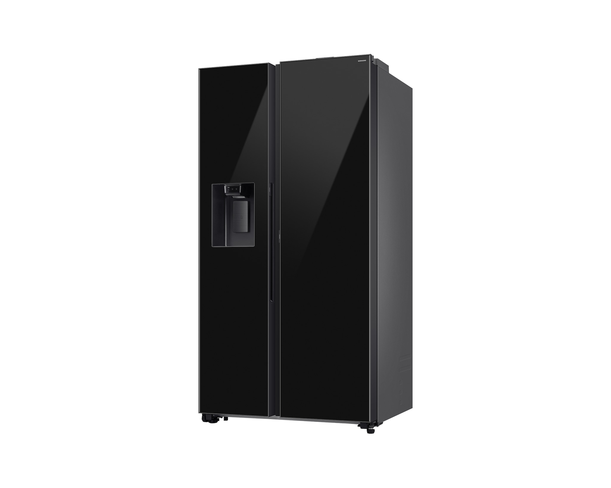 Un frigorifero nero side-by-side con dispenser d'acqua sulla porta.