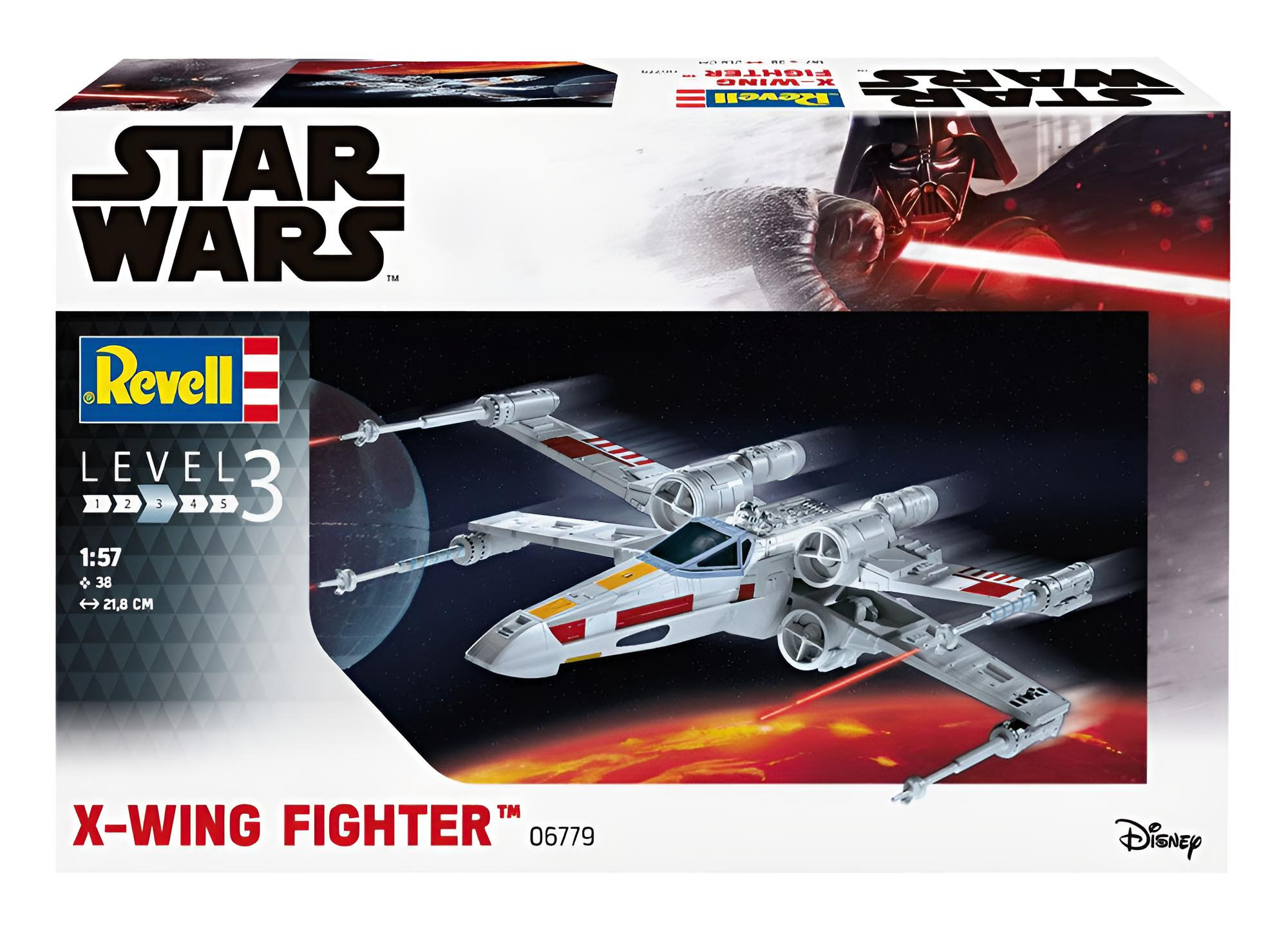 Maquette Revell X-Wing Fighter avec Dark Vador et un Destroyer Stellaire en arrière-plan.