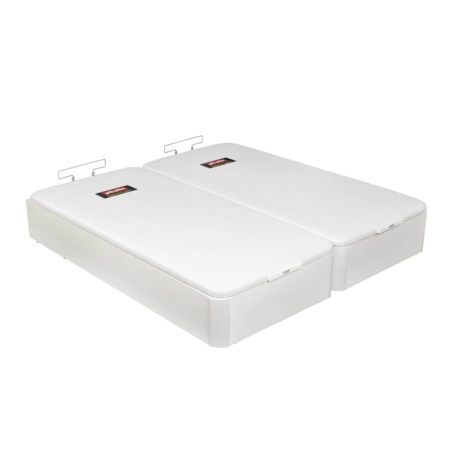Dos bases de cama blancas una al lado de la otra con logos rojos.