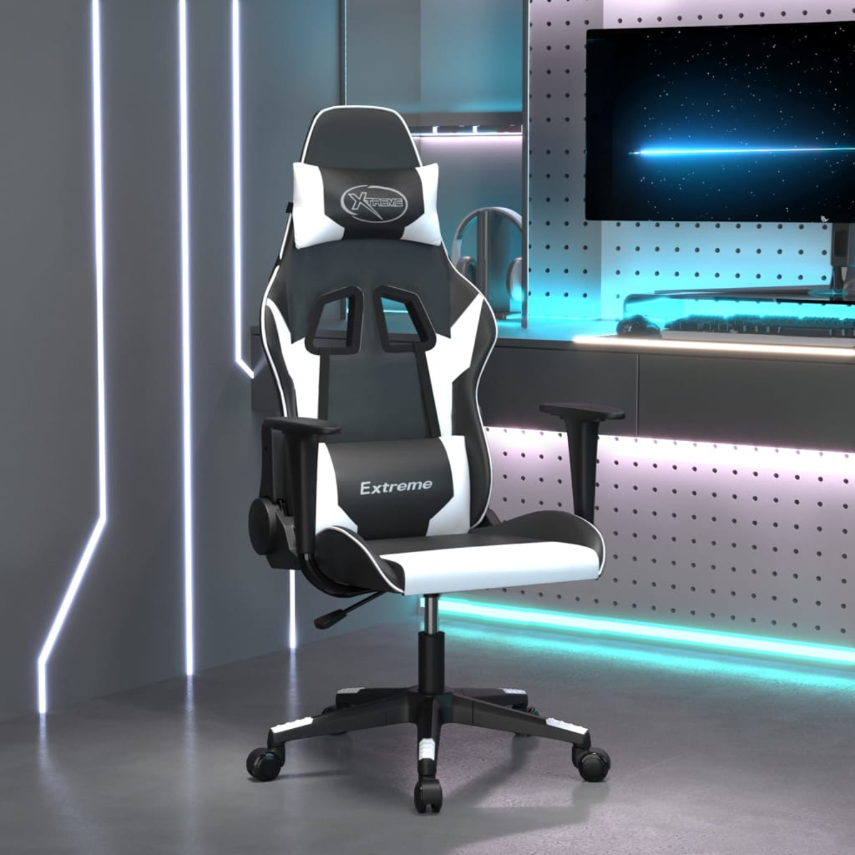 Ein schwarzer und weißer Gaming-Stuhl mit einem Logo auf der Kopfstütze.