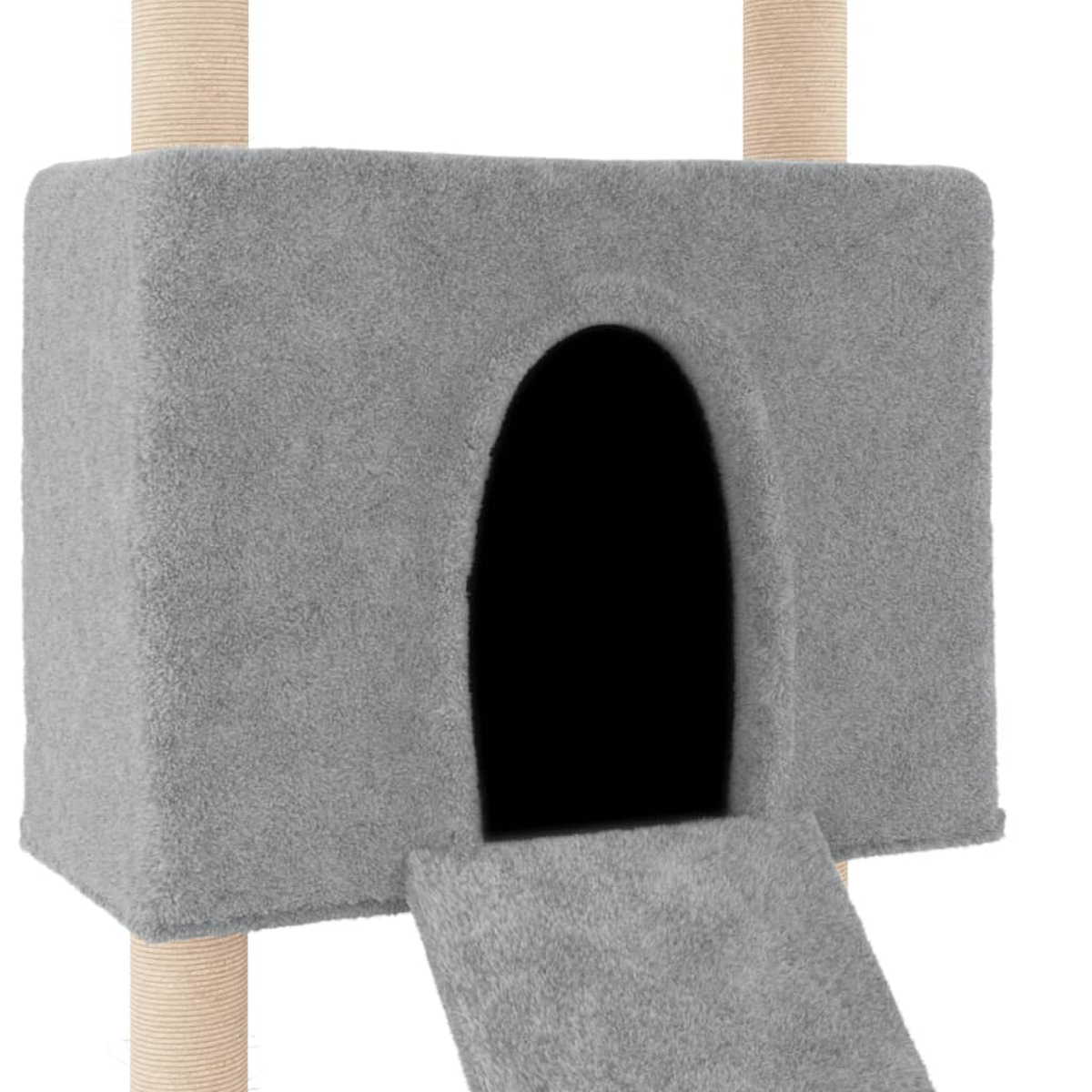 Graues Katzenhaus mit Eingang und Rampe, auf Sisalpfählen montiert.