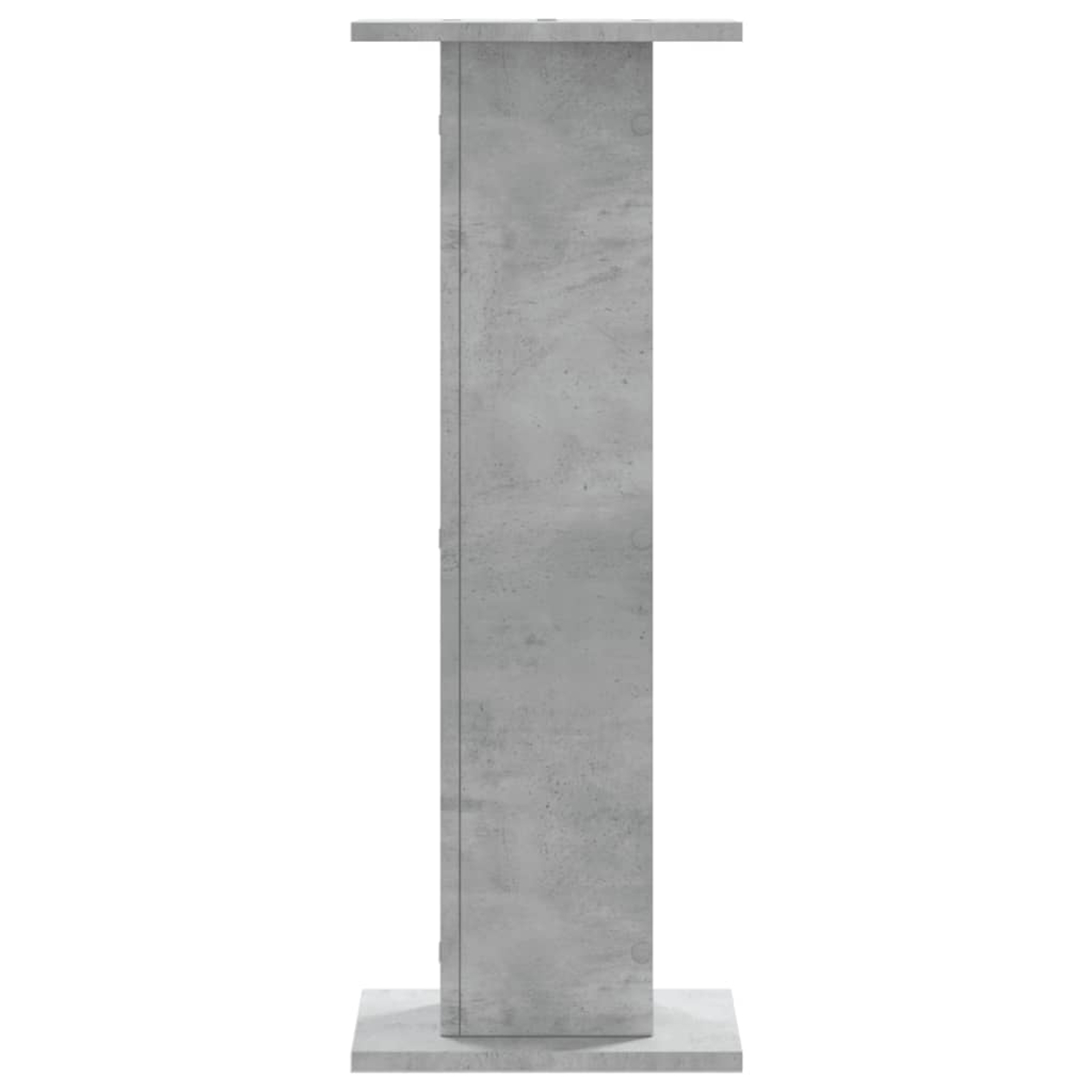 Ein rechteckiger Betonsockel mit einem hohen, schmalen Betonsockel.