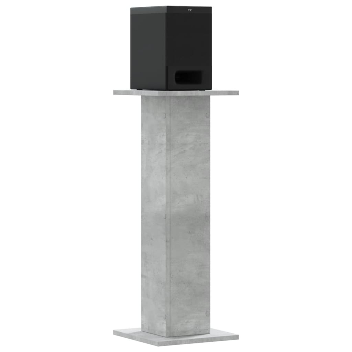 Ein schwarzer Subwoofer steht auf einem grauen Betonsockel.