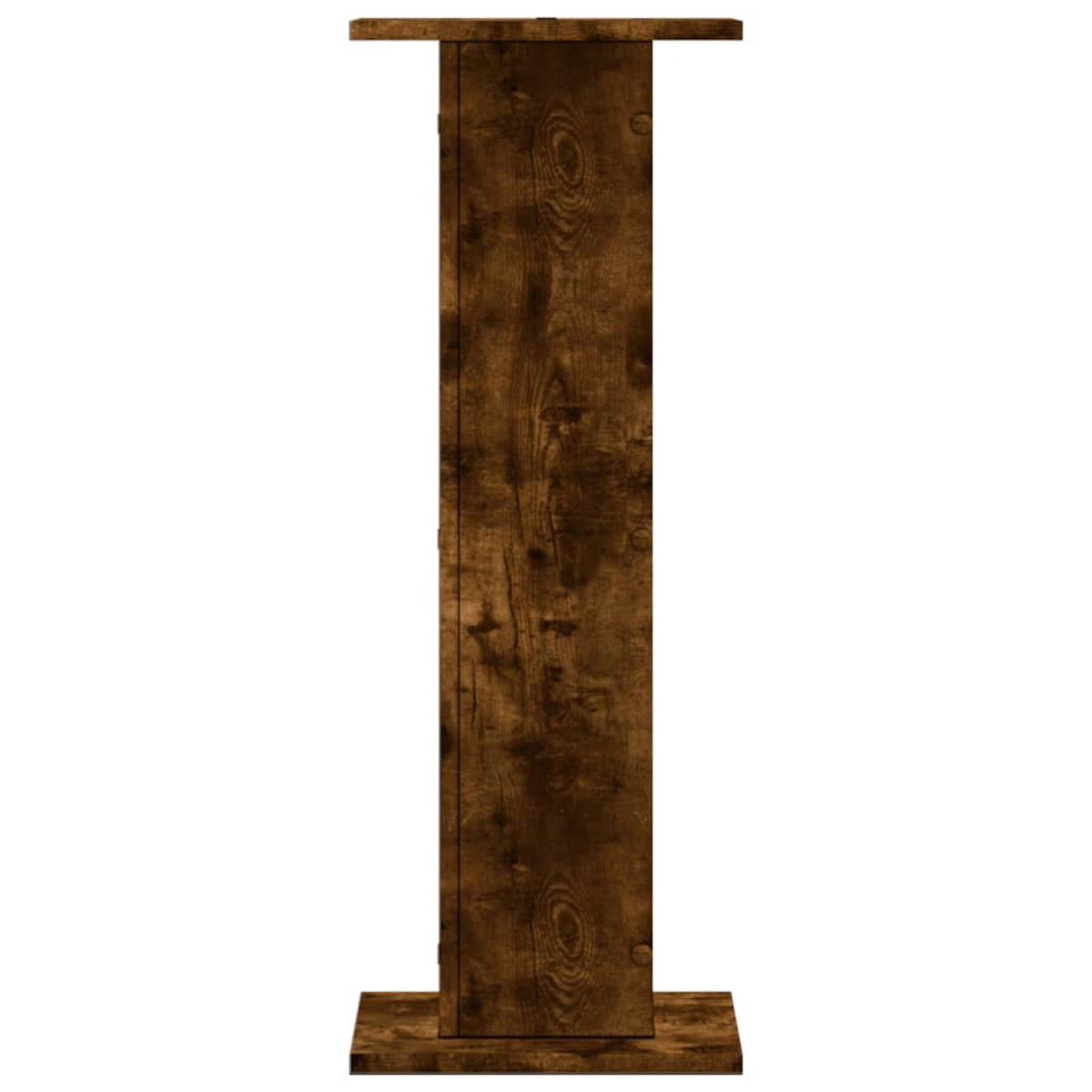 Ein hoher, schmaler, dunkler Holzschrank oder Turm auf einem weißen Hintergrund.