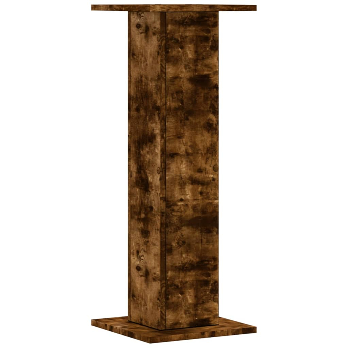 Ein Holzturm mit einer quadratischen Basis und Spitze, auf weißem Hintergrund.