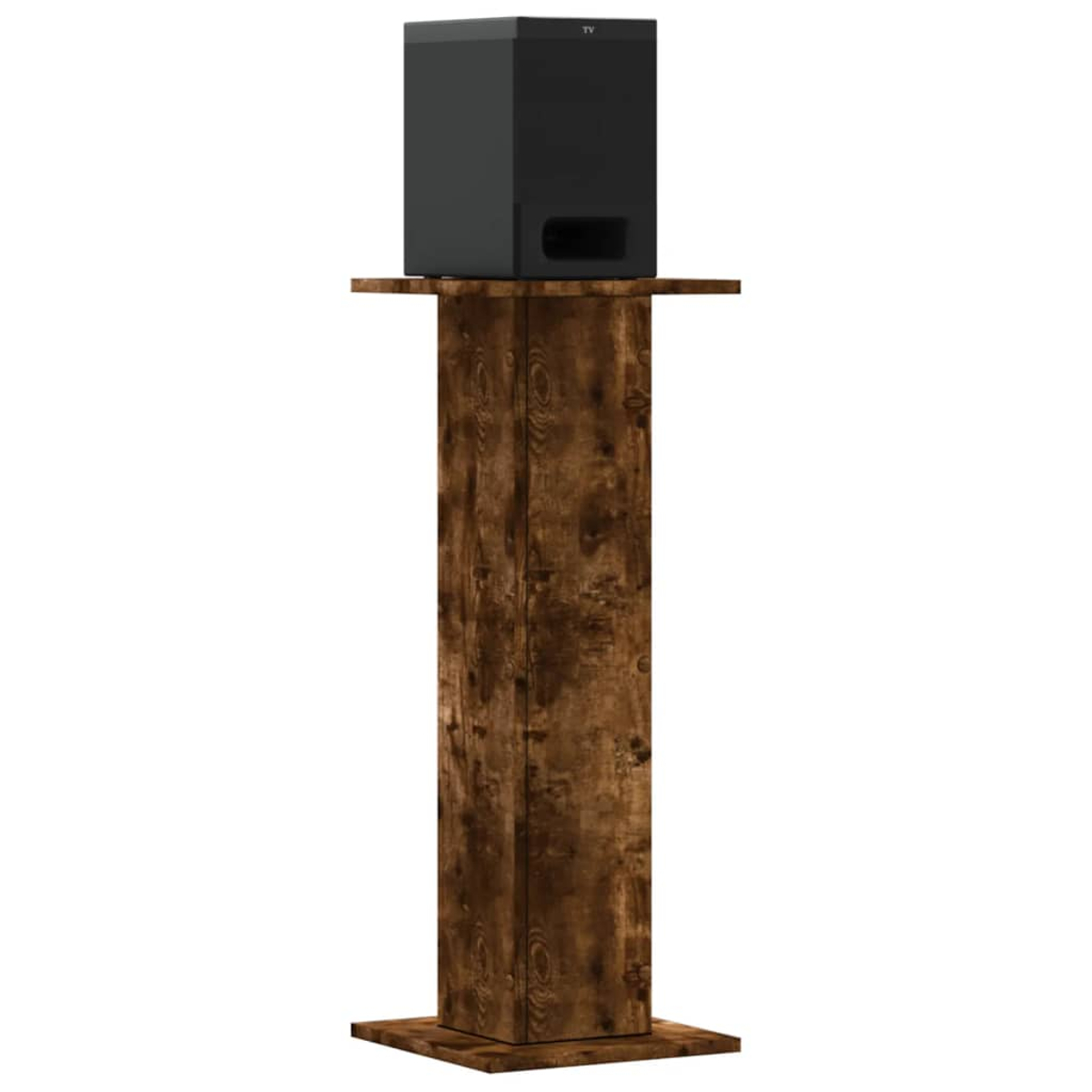 Ein schwarzer Subwoofer steht auf einem hohen, braunen Holzpodest.