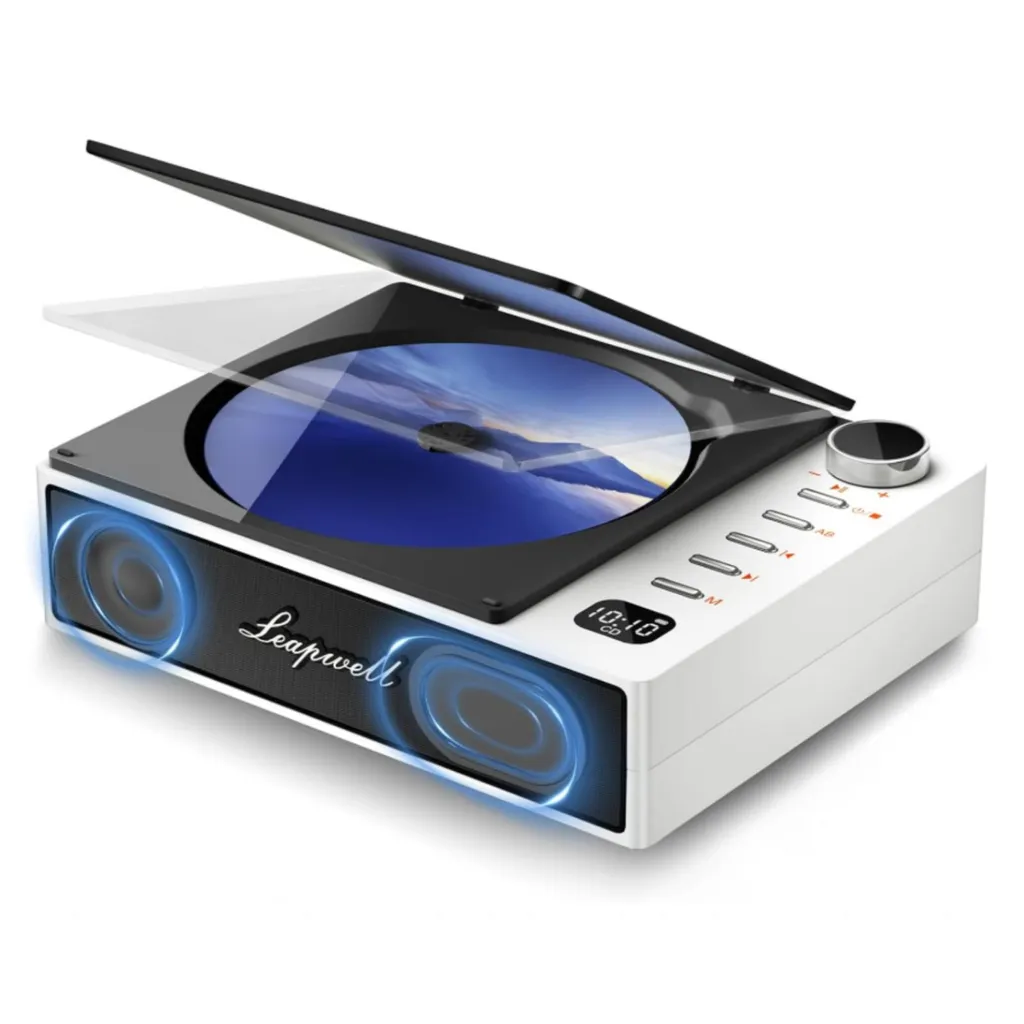 Weißer tragbarer CD-Player mit Lautsprechern, offener Deckel, zeigt CD mit Landschaft.