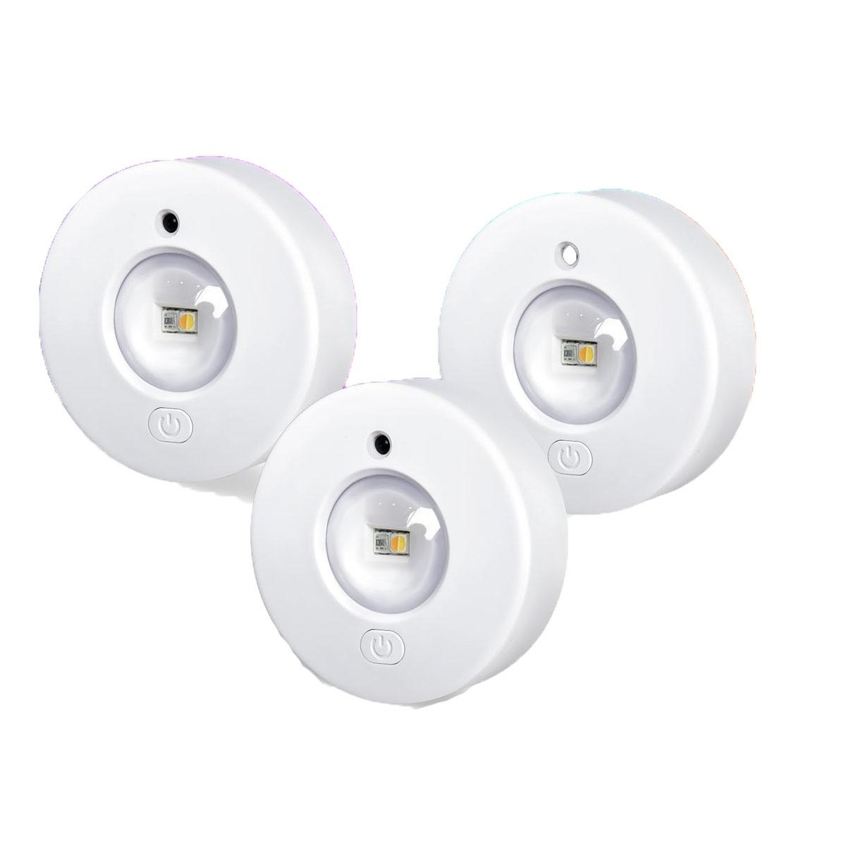 Drei weiße LED-Bewegungsmelder mit schwarzem Sensor oben und Power-Symbol.