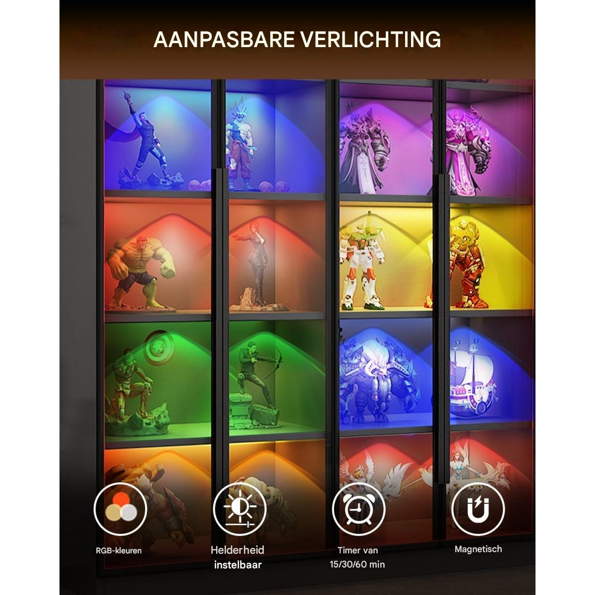 Regal mit Actionfiguren, beleuchtet mit RGB-LEDs in verschiedenen Farben.