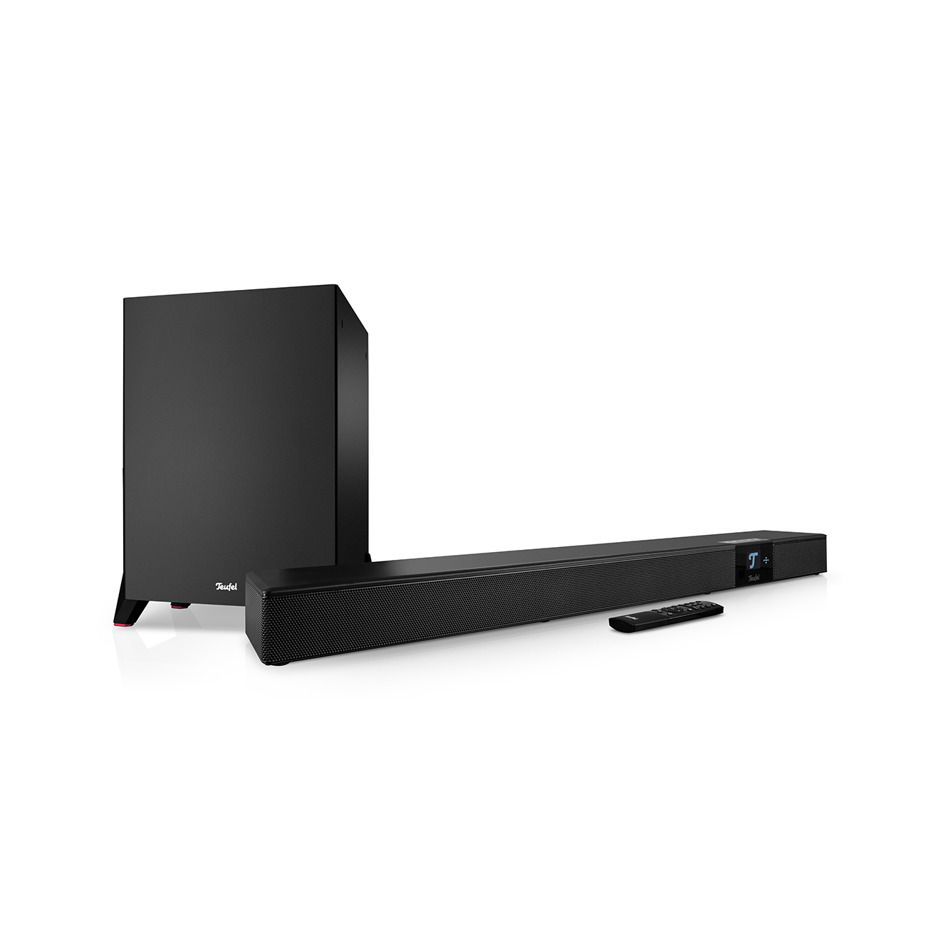 Schwarzer Subwoofer und Soundbar mit Fernbedienung auf weißem Hintergrund.