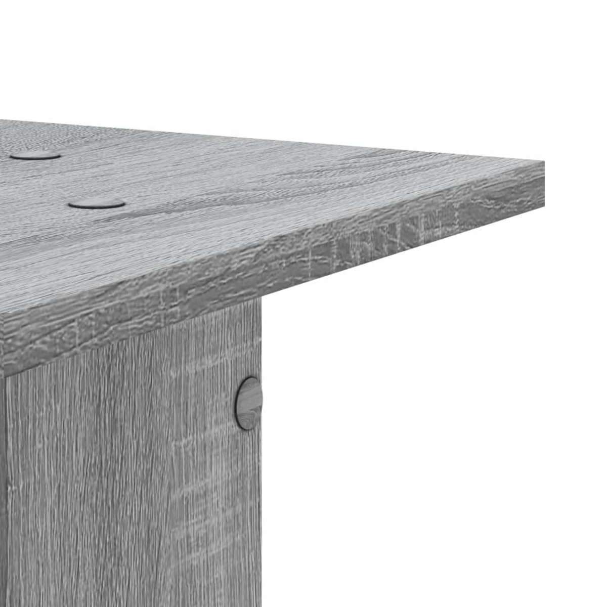 Graues Holzmöbel mit sichtbarer Maserung und runden Befestigungen.