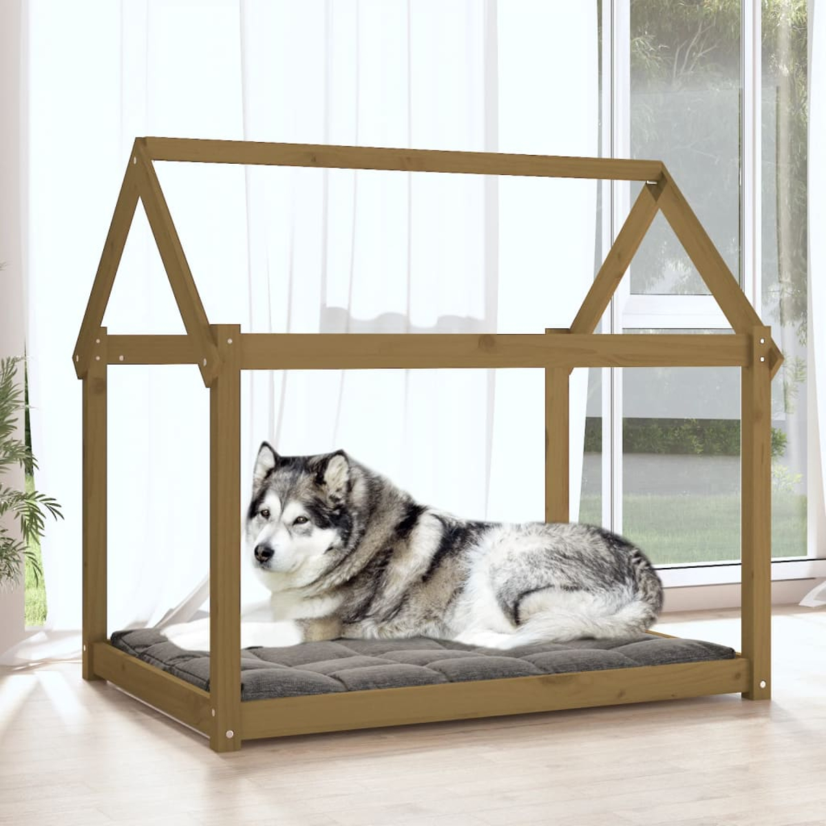 Ein Husky liegt auf einem grauen Kissen in einem Holzhaus für Haustiere.