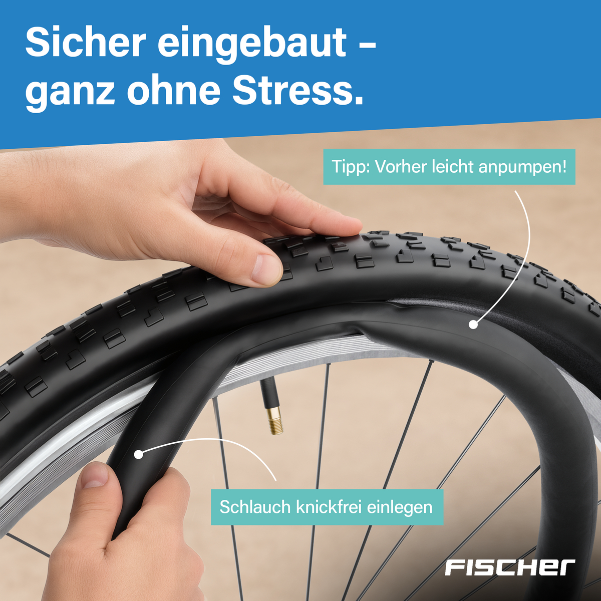 Einbau eines Fahrradschlauchs. Hände legen Schlauch in Radfelge ein.