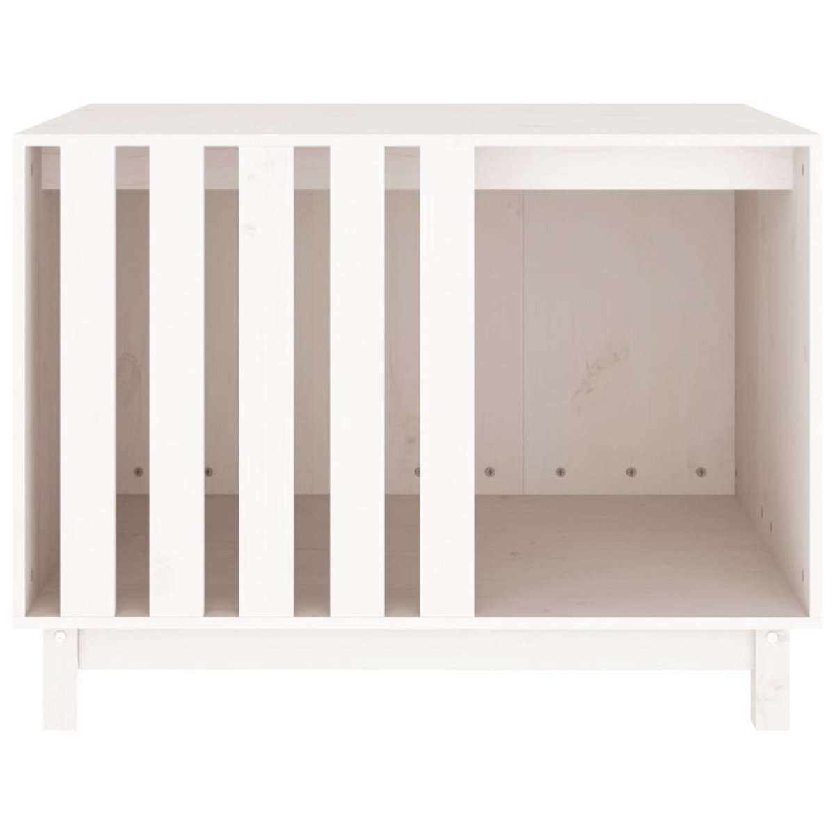 Ein weißer Holzschrank mit vertikalen Latten an der linken Seite und einem offenen Fach rechts.