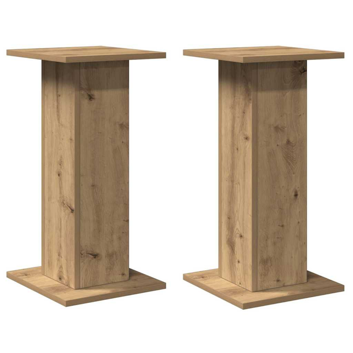Zwei Holzsockel mit quadratischen Ober- und Unterseiten.