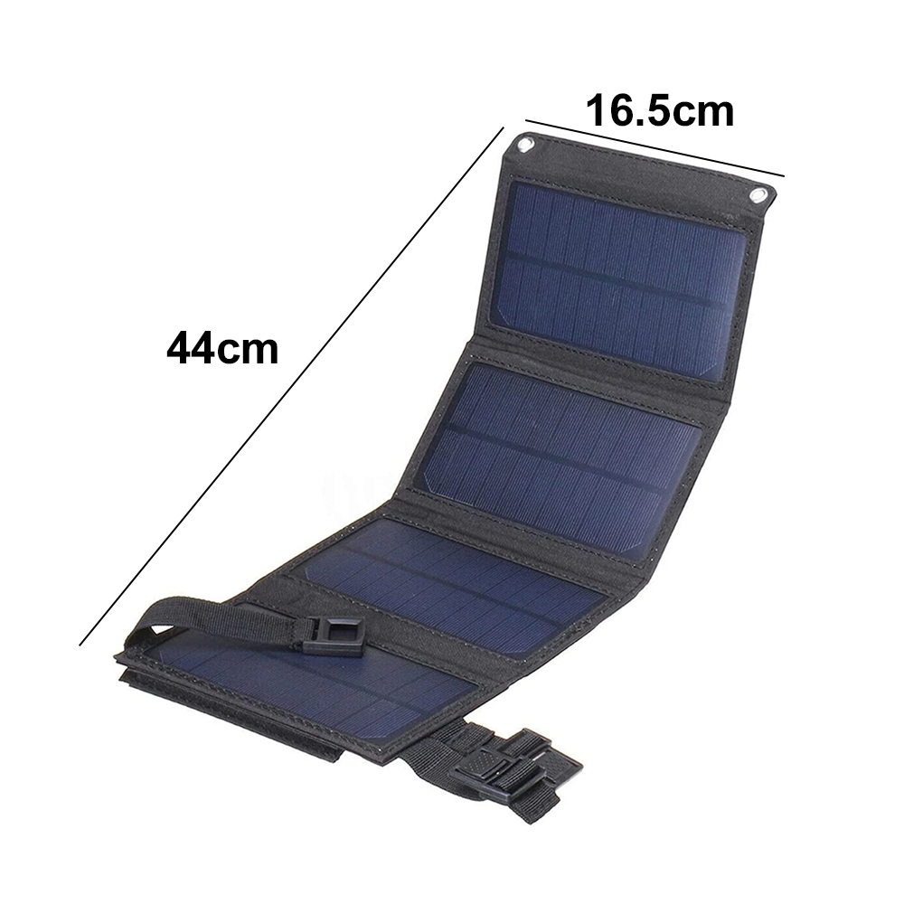 Ein zusammenklappbares Solarpanel mit vier blauen Zellen und schwarzen Rändern, 44x16.5cm.