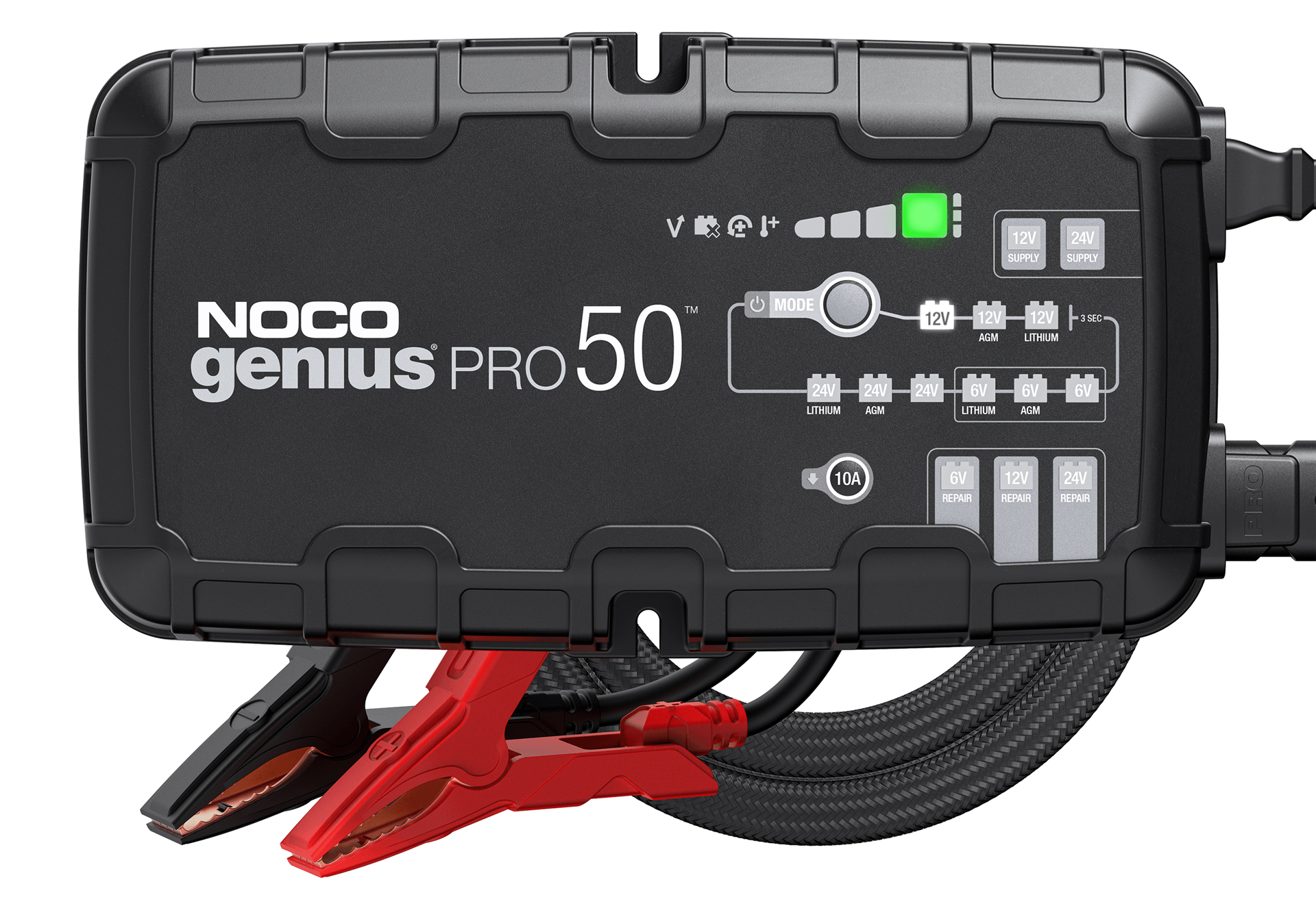 Schwarzer Noco Genius Pro 50 Batterieladegerät mit roten und schwarzen Klemmen.