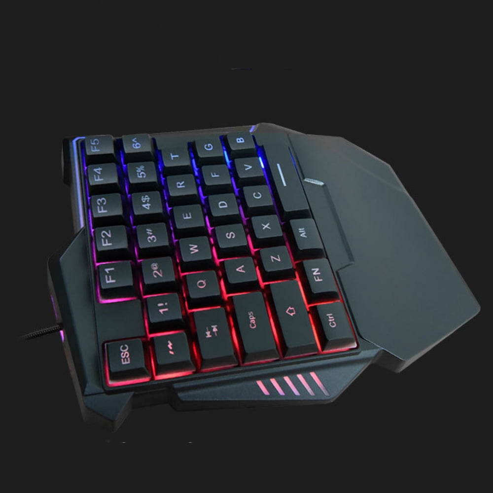 Eine schwarze Gaming-Tastatur mit RGB-Beleuchtung, Tasten wie ESC, F1-F5, Q, W, E, R, T, A, S, D, F, G, Z, X, C, V, B, Caps, Strg, FN, Alt.
