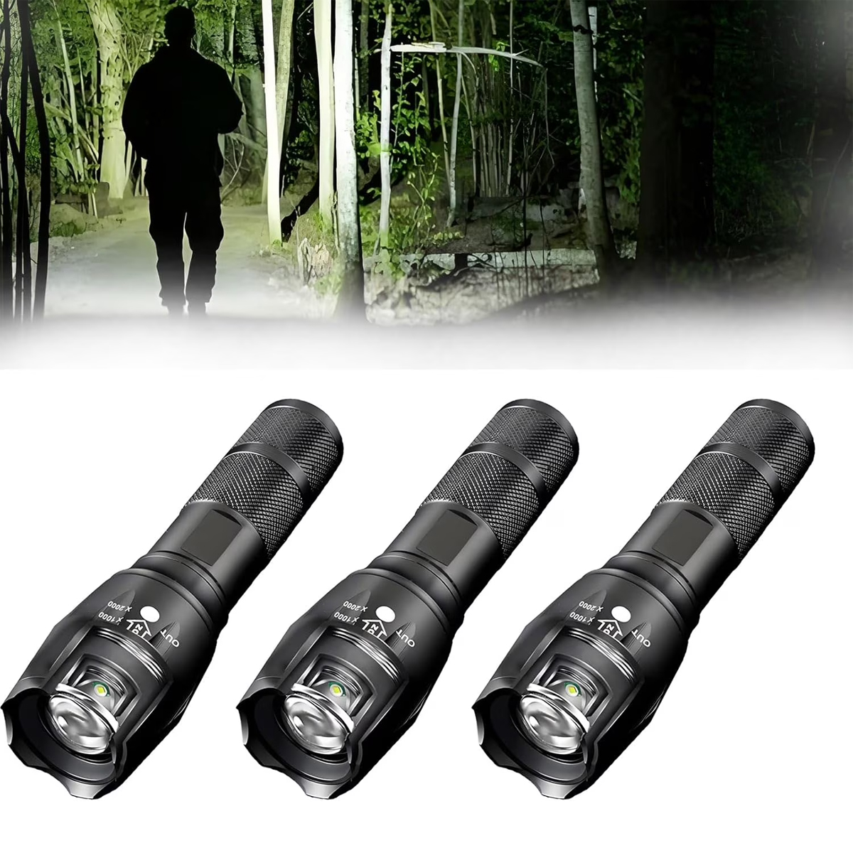 Drei schwarze Taschenlampen im Vordergrund, Person geht nachts im Wald spazieren.