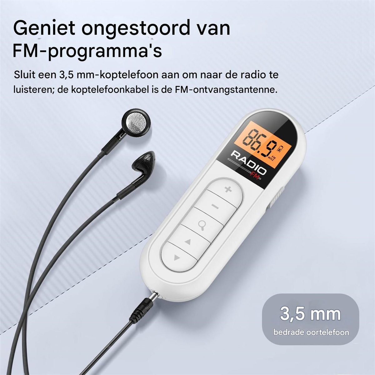 Ein weißes FM-Radio mit Kopfhörern und einem 3,5-mm-Anschluss. Zeigt 86,9 FM an.