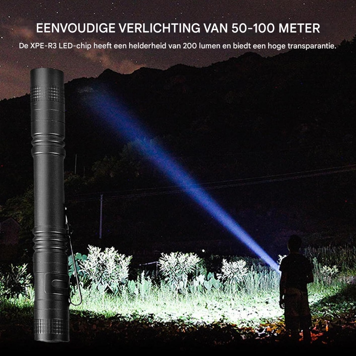 Schwarze Taschenlampe leuchtet auf einen Mann und Pflanzen in der Nacht.