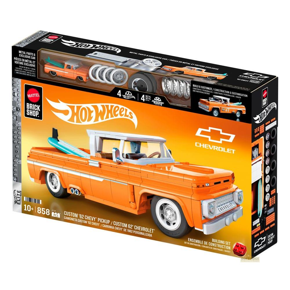 Set di costruzione Hot Wheels arancione di un pickup Chevrolet '62 con tavola.