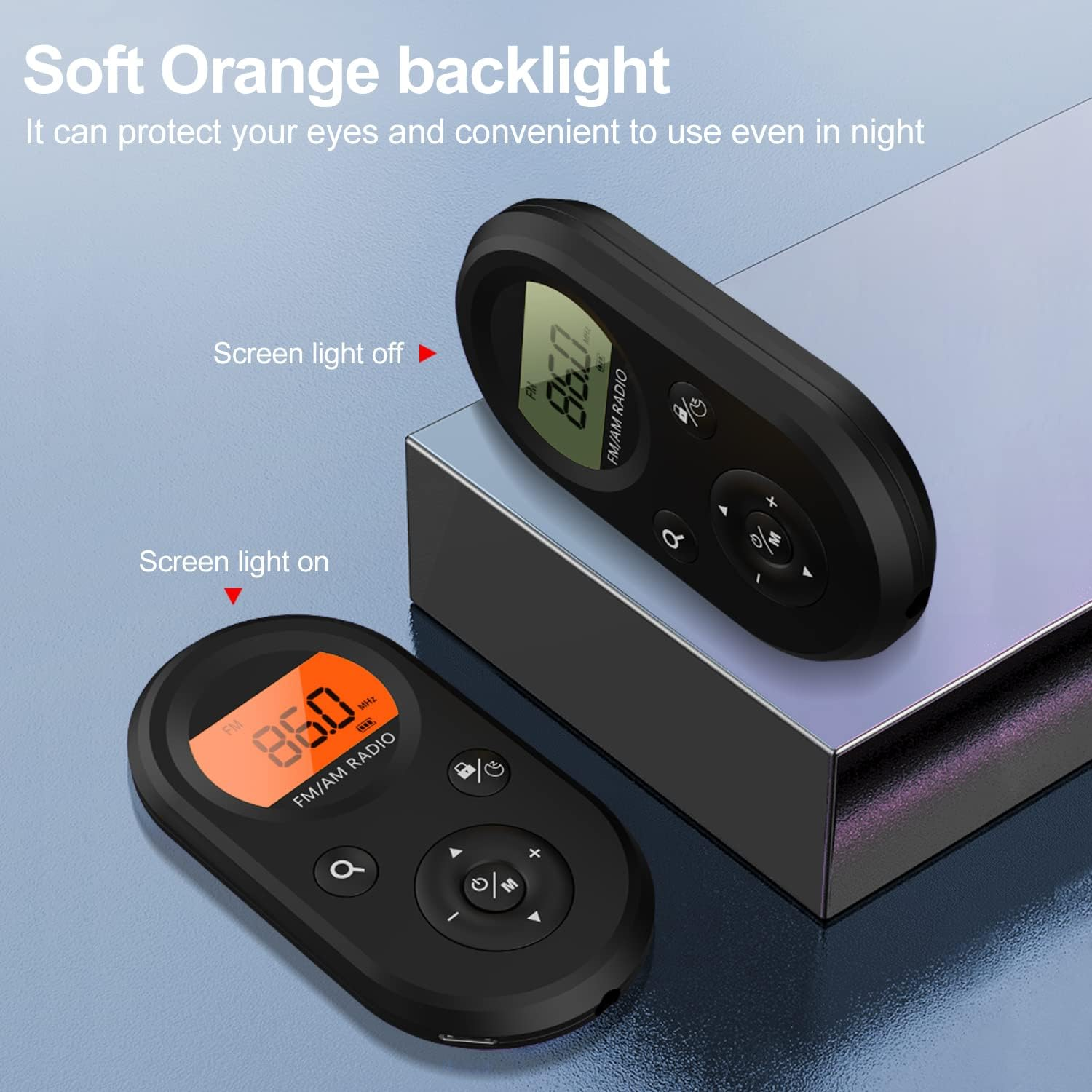 Zwei schwarze FM/AM-Radios mit orangefarbenen Displays liegen nebeneinander.