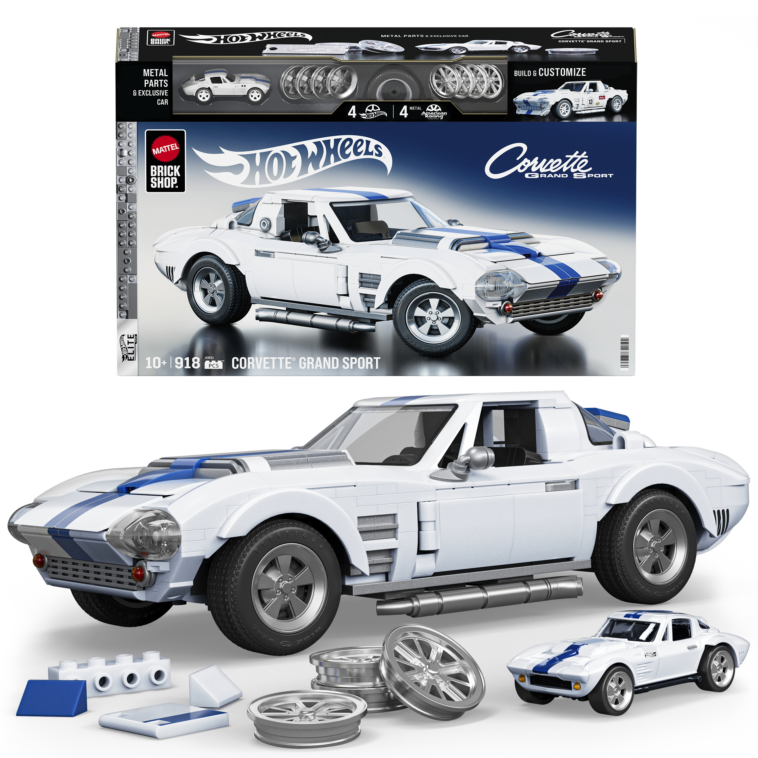 Une Corvette Grand Sport blanche Lego avec rayures bleues, roues et pièces.