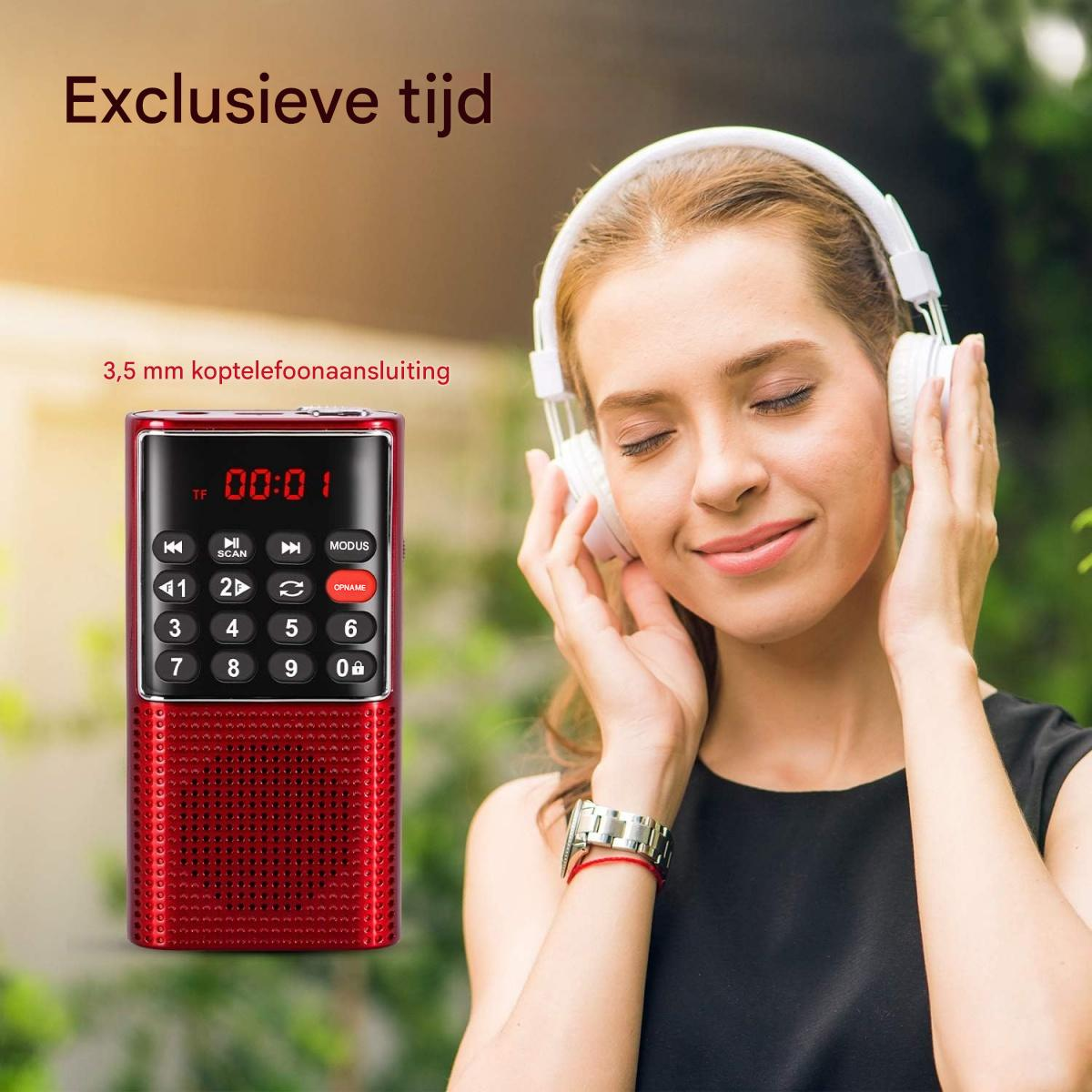 Eine Frau mit weißen Kopfhörern hört Musik, neben einem roten MP3-Player.