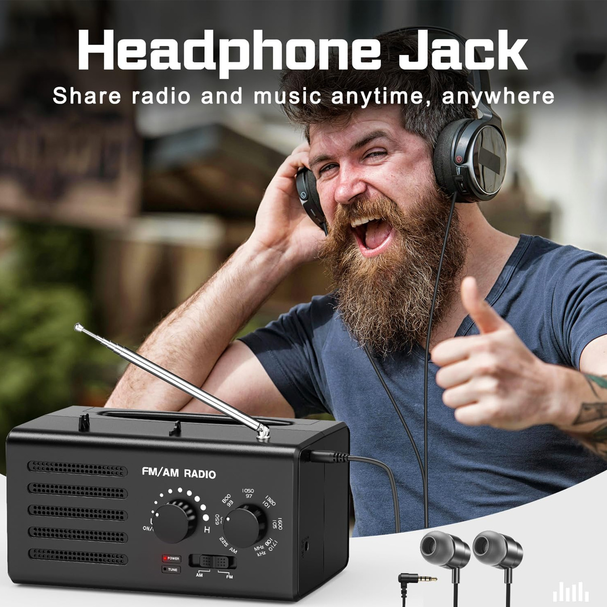 Ein Mann mit Kopfhörern und Bart hört über ein Radio mit Kopfhörern Musik und gibt Daumen hoch.