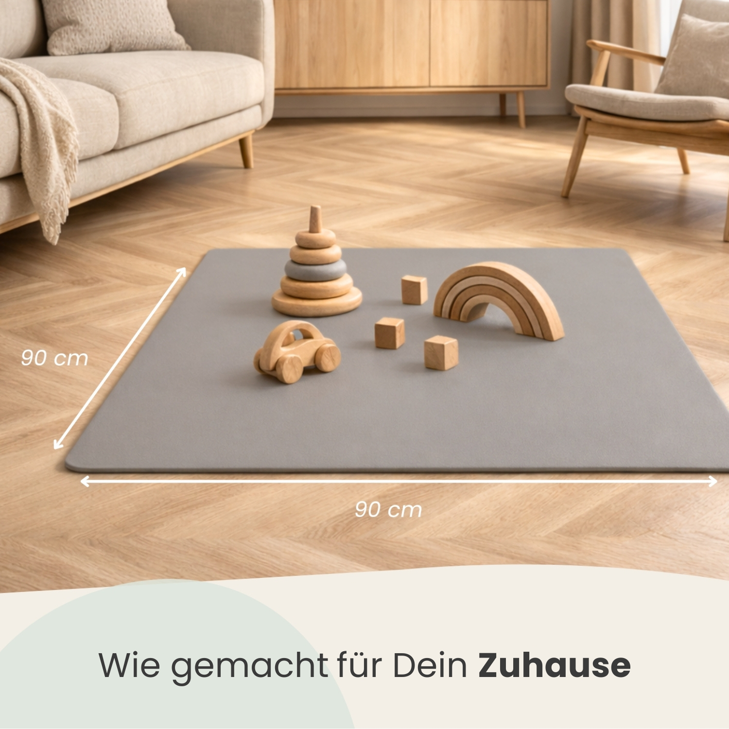 Graue Spielmatte 90x90cm mit Holzspielzeug: Auto, Würfel, Regenbogen, Stapelturm.