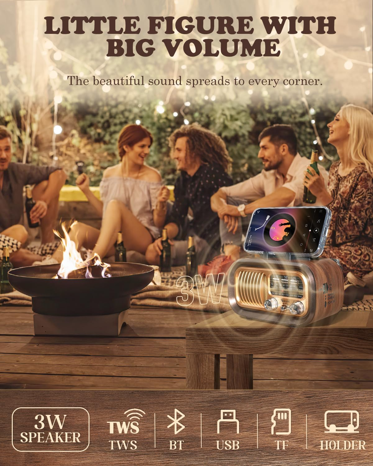 Leute sitzen um ein Feuer, ein Radio mit Handy ist vorne.