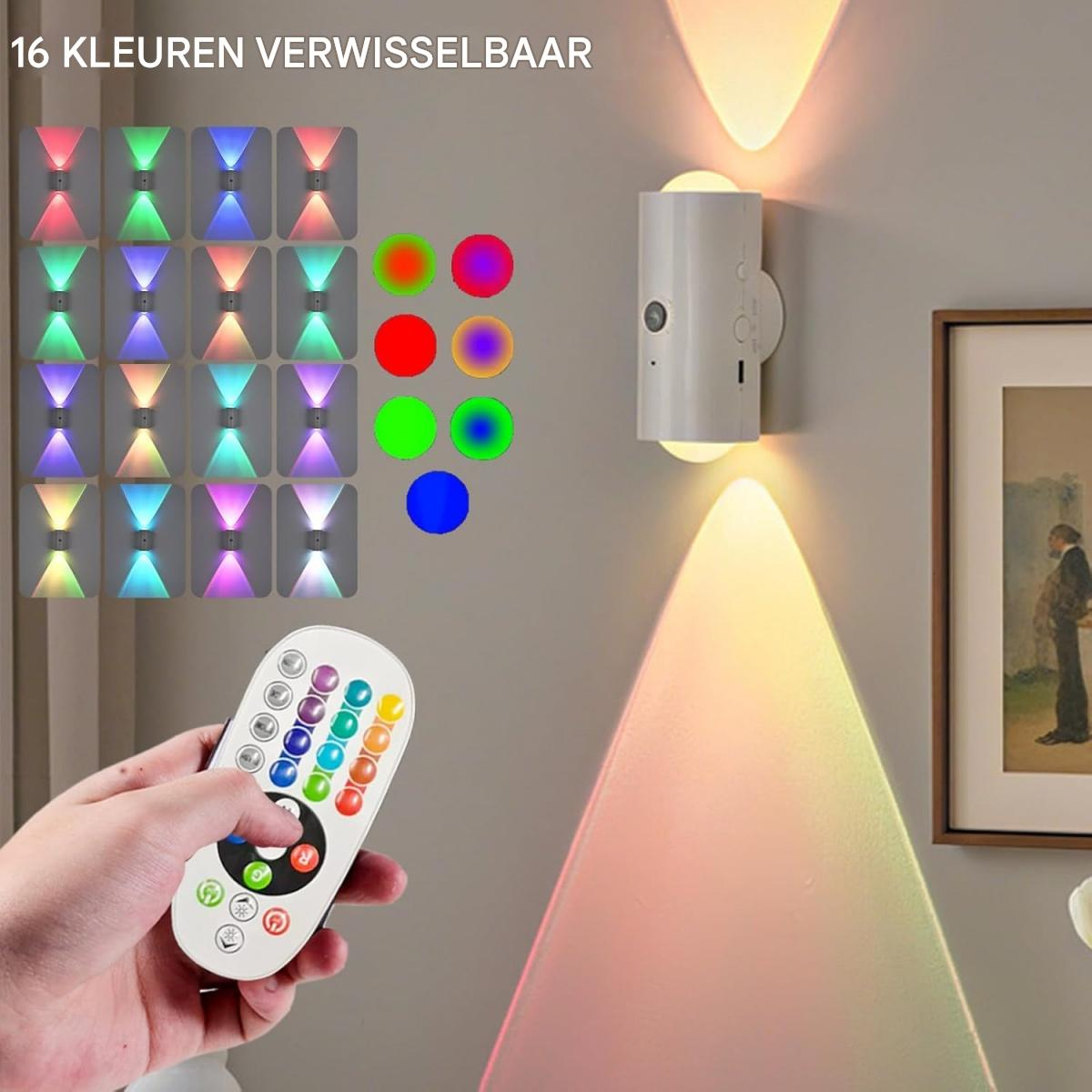Eine Hand hält eine Fernbedienung, daneben leuchten Wandlampen in verschiedenen Farben.