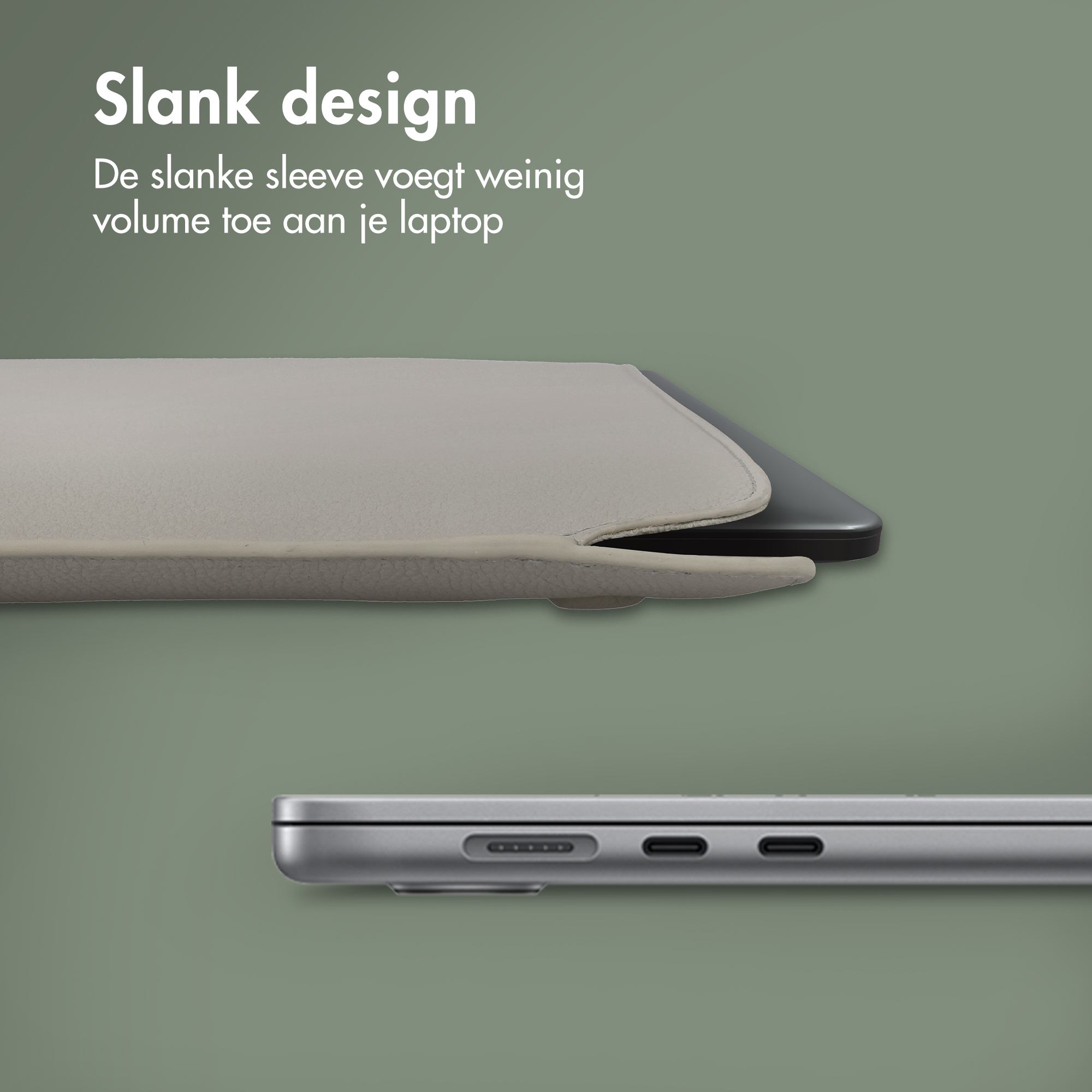 Grijze laptoptas met ernaast een laptop op groene achtergrond.