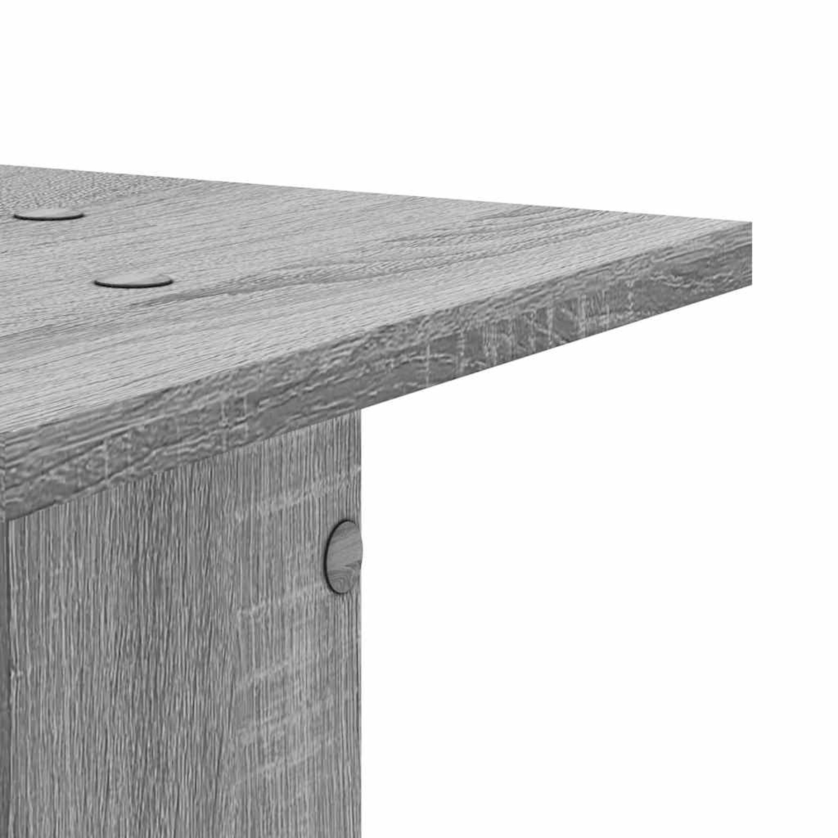 Graues Holzmaserung-Möbelstück mit sichtbaren Verbindungen, Nahaufnahme.