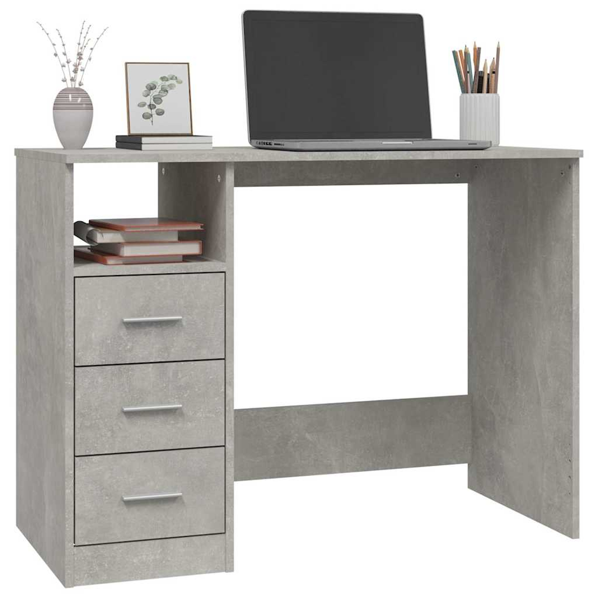 Ein grauer Schreibtisch mit Laptop, Büchern, Stiften und einer Vase.