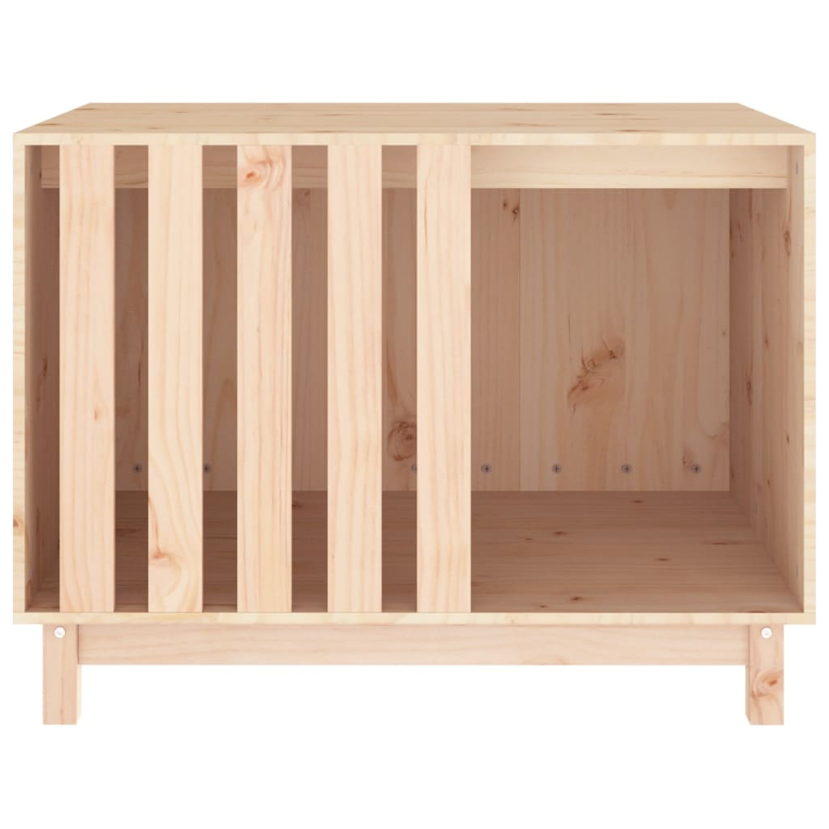 Ein leichter Holzwürfel mit vertikalen Latten an der linken Seite und offenem Fach rechts.