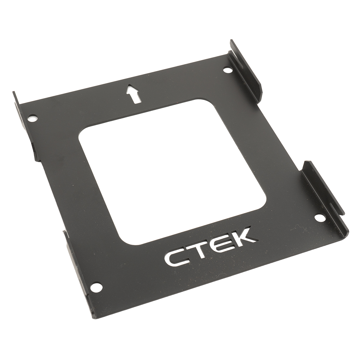 Schwarze Metallhalterung mit CTEK-Logo und Pfeilindikator.
